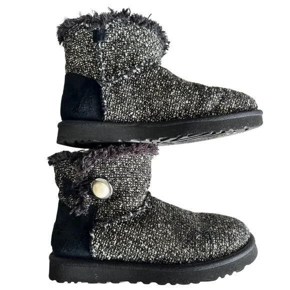 UGG Tweed Ankle Boots Women’s 7 Black Bouclé Fur Lined Winter Boots - Picture 3 of 6